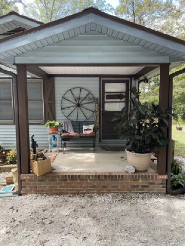 Cabin in Country close to Lake w Hot Tub.