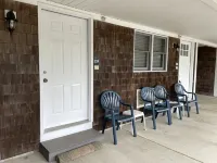 Brand New! Studio B: Sleeps 4, Walk to beach/town, seasonal pools, kitchenette Hotels in Ogunquit