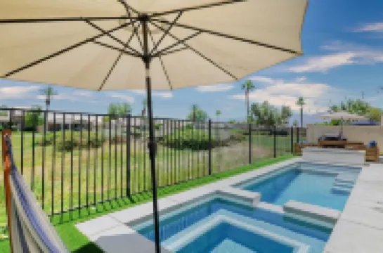 Coachella Valley Getaway: Cal-King, Hiking, Pickleball, Golf, Swim