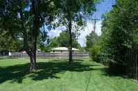 2 minutes to Baum! 2 minutes to interstate! Pet friendly. Fenced in back yard. Hotels near Arkansas Air and Military Museum
