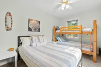 Newly renovated cottage 5 minute drive to several beaches. Great location!