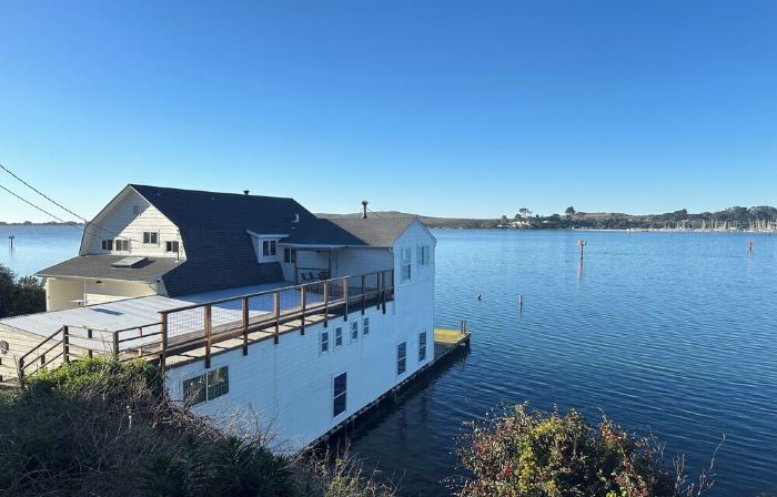 Waterfront 2 Bed-King/Queen , 2 Bath + Incredible Views Perched  over Bodega Bay