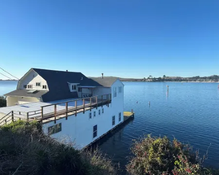 Waterfront 2 Bed-King/Queen , 2 Bath + Incredible Views Perched  over Bodega Bay Hotels in Bodega Bay