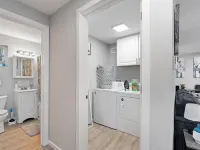Beautiful remodeled 2 bedroom, walking distance from Downtown with AC Hotels in Olympia