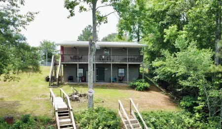 Lake life at its best. Lots of options for activities. Very pet friendly!