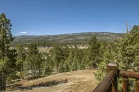 ENCHANTED CIRCLE LODGE-AWESOME MOUNTAIN VIEWS WITH HOT TUB AND SAUNA! - Mountain view