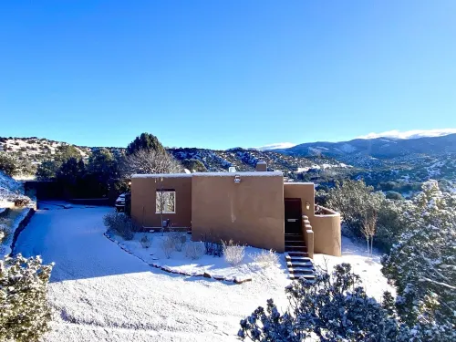 Casa Alta Vista - private, quiet, glorious views, 7mi to town Hotels in Chupadero