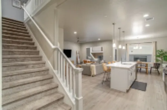 Zion Village Getaway - Pickleball & Pool & Hot Tub l Family Friendly l Sleeps 12