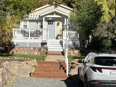 Walkable to The Broadmoor Hotel, Seven Falls and Stratton Open Space Hotels near Cheyenne Mountain Zoo