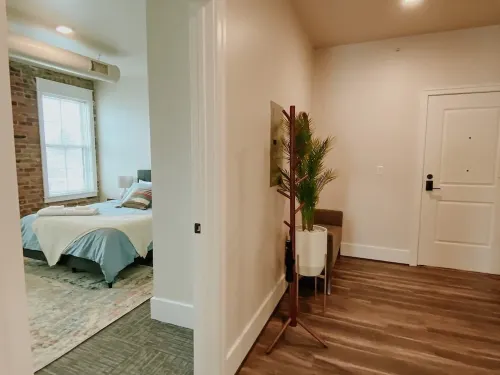 ★ Thompson Place: Premier Modern Downtown 2BR Loft