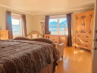 Near Chico Hot Springs, Hot Tub, 2 Fireplaces, IR Sauna, EV Charger, Foosball