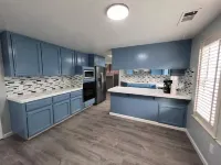 Entire 3 BR & 2 BA house for business and family