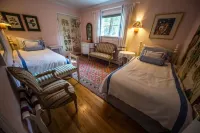 Edson Hill- 5 acres, Dogs/ Views/ Pond /Sledding/ Pingpong  and Air hockey .