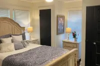 Tyler's Texas Rose, a beautiful 2BR/1BA house with back yard 鄰近GED Testing Service的酒店