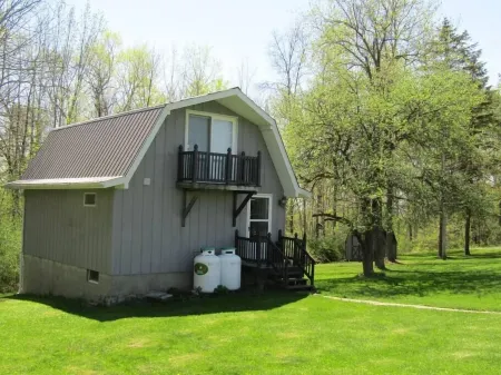 Secluded Cabin Retreat – Peace, Privacy & Nature Отели в г. Ратленд Тауншип