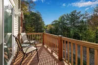 Modern Retreat with Stunning Views and Pool Just Across the Street! Sleeps 8!