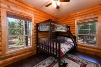 Log Cabin Getaway: WIFI, GameRoom, Firepit, pets OK!