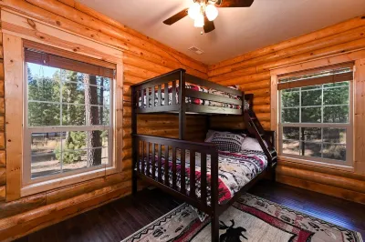 Log Cabin Getaway: WIFI, GameRoom, Firepit, pets OK! Hotels near Snow Bank Campground