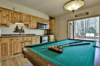 Serene Mountain Lodge: HotTub, FirePit, Game Room Minutes from Downtown Ellijay