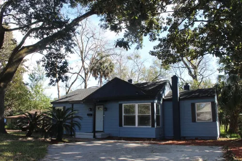 The Oasis in Murray Hill - Centrally Located- sleeps 8-  WiFi-Cozy-Free Parking