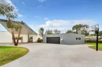 Lakehouse Estate is on 3 acres with private lake