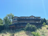 LUXURY HOME WITH AMAZING CITY/LAKE VIEWS, 3 LRG DECKS, & MINUTES TO SKI AREAS