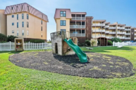 The Pink Pearl - Top Floor Beachfront Boho Condo with Community Pool!