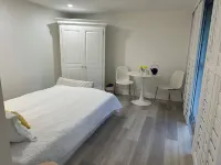 Key Biscayne 2 bedrooms sleeps 4 walk 2 beach shops