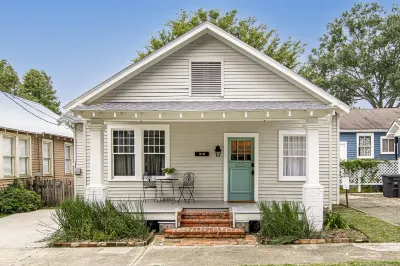 3 bedroom Luxury Cottage in Downtown and Near LSU