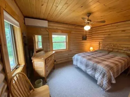 Red Bear Beach Front Log Cabin and Guided Snobear Rental