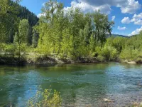 Up River Getaway. Complete 30/50 RV Site. Hike, Fish, Float, Relax! Hotels in Shoshone County