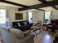 Colonial House with Long Lake access! Hotels in Bridgton