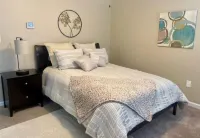 Welcome to your Home Away from Home! Spacious, pet friendly and 15 mins to LU. Hotels in Forest