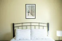 Modern Townhouse Walking Distance to Downtown Hotels in Houghton