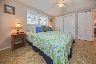 Sandcastle Cottage - Screened Patio - Fenced Yard - Pets OK Hotels near Catanias Winery
