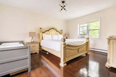 Modern Castle-like 3bd/2ba/den, close to NYC! Hotel a 