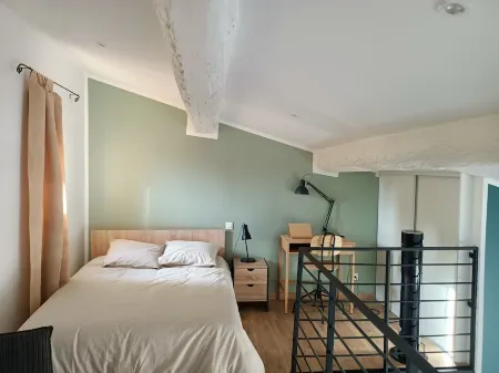 Rooftop Artistes Centre Historique Отели рядом с достопримечательностью «National Navy Museum of Toulon»