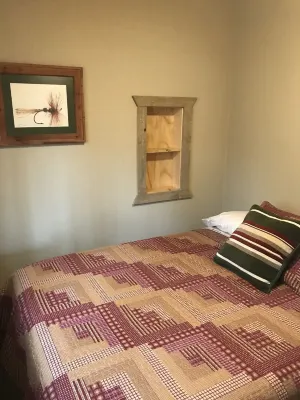 Secluded cabin in a Pine forest, just minutes away from Crystal Mountain