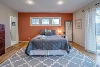 Panoramic Lake View Retreat with Firepit! Centrally Located on Wine Trail!