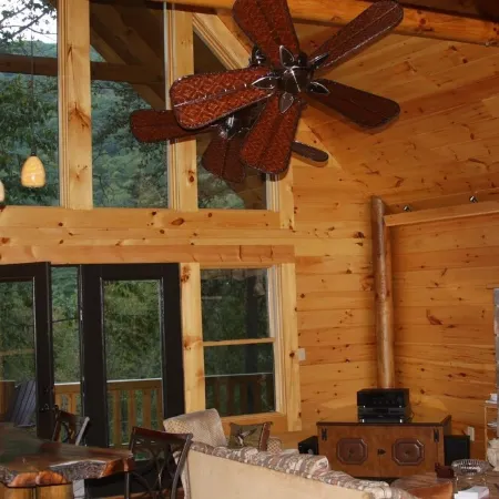Lovely Log Cabin-15 Min to Asheville! 20 Min to Biltmore! Local breweries abound