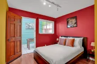 Single Level | Free Parking & Wi-fi | Private Yard