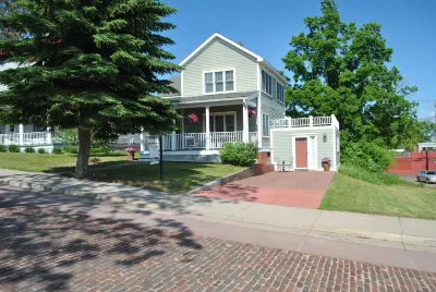 Condo Downtown Bayfield, Sleeps 7.  Bathrooms 2. No Hills!