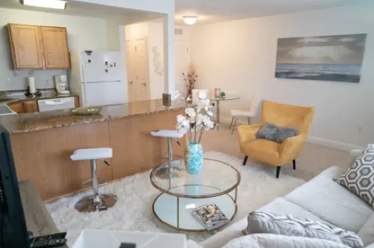 Walk to Beach! King Size Condo!