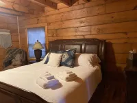 Charming Mountain View Cabin, Rumbling Bald, Lake Lure
