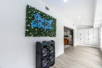 The Pierre- Nassau Bay Area SFH minutes from Nasa and Kemah - Private Pools