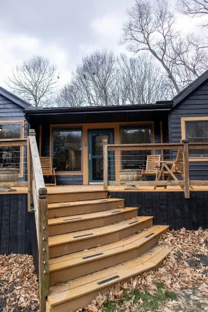 Secluded Cabins on Private Stocked Pond Hot Tub. Ping Pong. Arcade. Master Suite