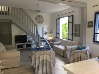 Rare and typical holiday house 400 m from the beach !!! Hotels in Agde