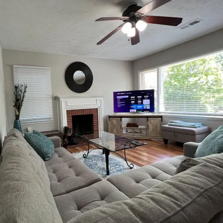 Rose Hill Charmer - 2 bedroom 20 mins from FT Benning Отели в г. Колумбус