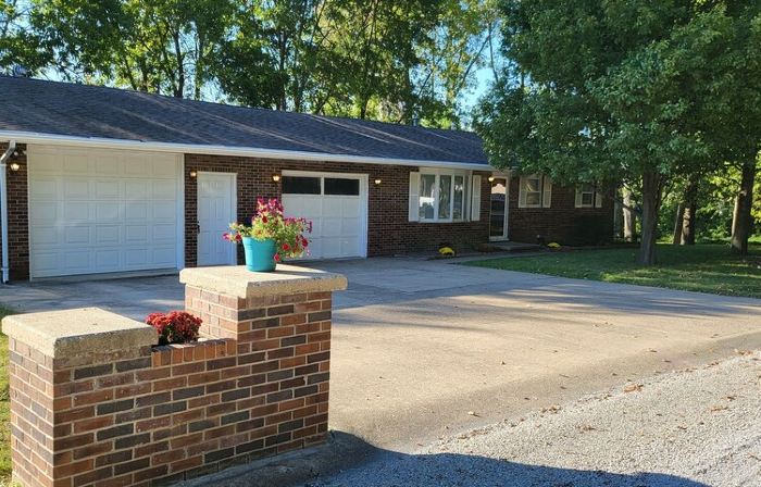 Shady Shelter - Quiet Comfort, Family Friendly - close to everything!