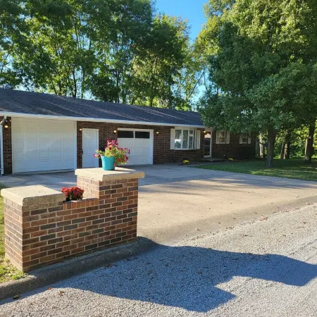 Shady Shelter - Quiet Comfort, Family Friendly - close to everything!
